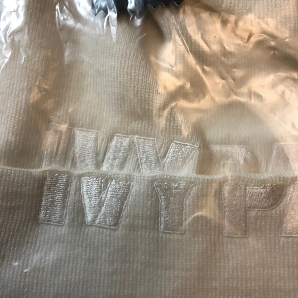 🎉 HP 🎉 🆕 IVY PARK x adidas Icy Park Cut Off Logo Beanie - Picture 4 of 10